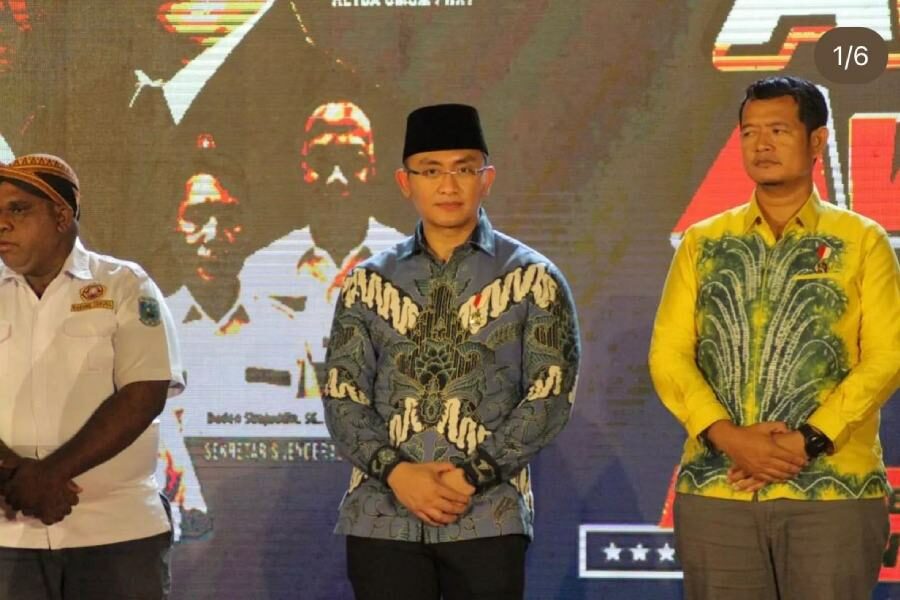 Andika Hazrumy Raih Penghargaan Tokoh Penggerak Koperasi Utama di Harkopnas 2023